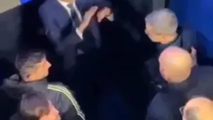 ویدئو: درگیری شدید اسپالتی با داور دربی ایتالیا