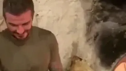 ستاره فوتبال پای تنور؛ بکام نان پخت!