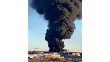 فیلم آتش سوزی مهیب در واحد پتروشیمی شهرک صنعتی آبادان