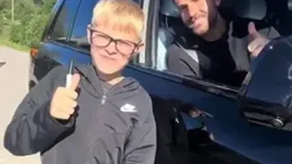 ویدئو: روز فراموش‌نشدنی هوادار یونایتد در کنار لوک شاو