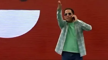 یادی کنیم از متفاوت ترین استند آپ کمدی رضا بهمنی در خندوانه و شوخی با زندگی دانشجویی؛ «جایی که لامپ شکسته هم کار راه می اندازد!»