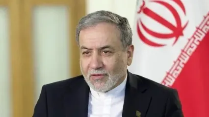 فیلم عراقچی در حال رفع و رجوع مشکل خبرساز، وایرال شد