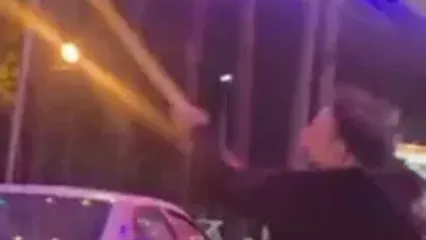 پرچم‌گردانی هدایت هاشمی، بازیگر در شهر سبزوار