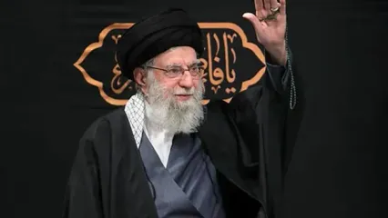لحظه اعلام خبر شهادت رهبر انقلاب در حرم امام حسین(ع)