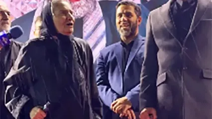 تصاویری از شعار دادن بازیگر «مهمان مامان» در میدان ولیعصر