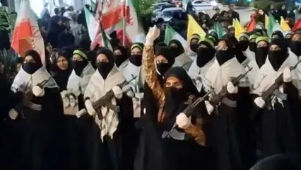 حضور زنان اسلحه به دست در تجمعات خیابانی امشب