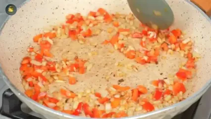 طرز تهیه یک غذای ساده جدید با بادمجان و تخم مرغ