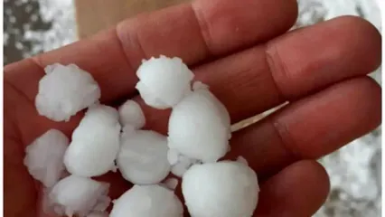 تصاویری از شادی عربستانی‌ها از بارش باران و تگرگ