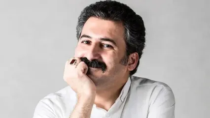 فیلم خوانندگی باشکوه وحید آقاپور ( آقای ممیزی معروف) با آهنگ شهرام شب پره / وقتی که دستای من گرمی دستی میخواد