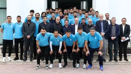 دیوارنگاره میدان انقلاب با عکس تیم ملی آپدیت شد