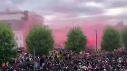 جشن و پایکوبی هواداران آرسنال پس از قهرمانی تاریخی