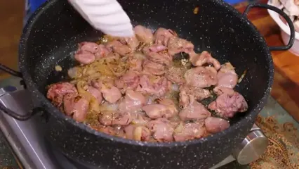 طرز تهیه یک غذای سریع و خوشمزه با 300 گرم دل مرغ
