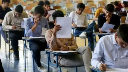 تجمع اعتراضی دانش‌آموزان به علت حضوری شدن امتحانات!