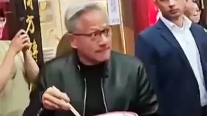 واکنش بامزه مدیر انویدیا بعد از خوردن نودل پکن