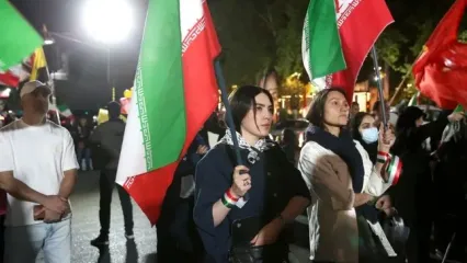 ویدئوی خبرساز مهر از شعار زنان در میدان انقلاب