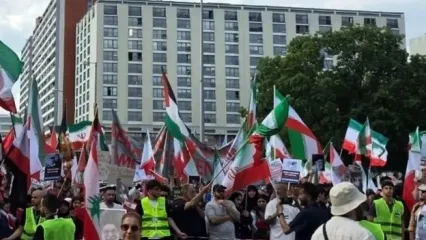 ویدیوی تسنیم از شعار علیه پهلوی به زبان آلمانی