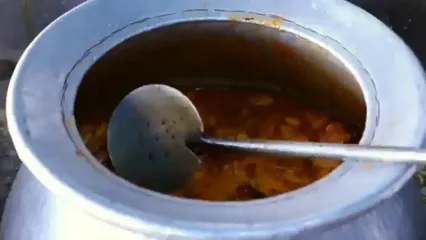 غذای خیابانی در پاکستان؛ پخت بریانی مرغ در کراچی