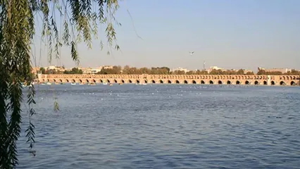 فیلم باورنکردنی از خروجی آب آبشار تونل کوهرنگ به زاینده رود اصفهان