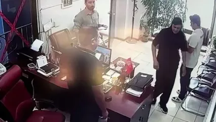 لحظه حمله‌ خواهران منصوریان به فدراسیون ووشو