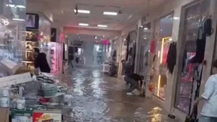 ویدئوی عجیبی از هجوم سیلاب به داخل پاساژ