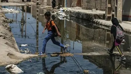 یک سال پس از پربازدید شدن ویدئوی کودک اهوازی؛ محرومیت زیرساختی در اسلام‌آباد شرقی اهواز همچنان ادامه دارد