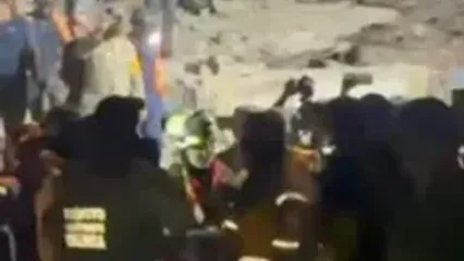 پسر ۱۱ ساله زنده از زیر آوار بیرون آمد!