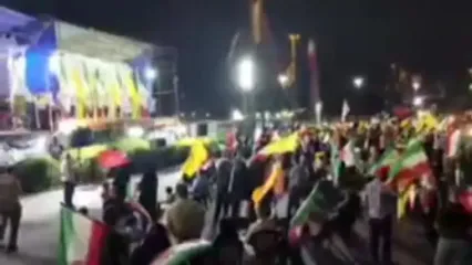 لحظه اعلام شلیک موشک سمت اسرائیل در میدان آزادی