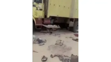 فیلم مخصوص بزرگسالان / صحنه مرگ 49 زن و مرد و کودک بخاطر تشنگی در صحرای بزرگ / کامیون خراب شد و همه مردند