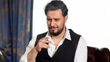 جواد عزتی در «چهار انگشت» هایده خواند؛ این سکانس وایرال شد