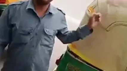 مردم خشمگین هند تصاویر ترامپ را پاره کردند