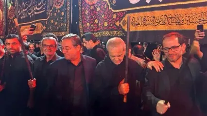 تصاویری از پزشکیان در دسته عزاداری ارومیه