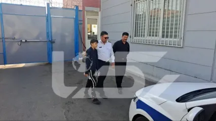 پدر و مادر حواس پرت این پسربچه را در آزادراه کرج جاگذاشتند / /پلیس راه فرشته مهربان کودک ۱۲ ساله شد