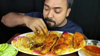 غذا خوردن با صدا؛ خوردن 1.5 کیلو پلو ماهی به روش یوتیوبر بنگلادشی