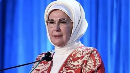 واکنش زن اردوغان به تلاش مکرون برای بوسیدن دستش