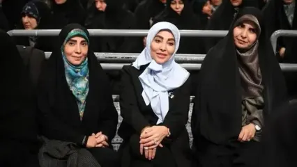 حضور ژیلا صادقی در مراسم تشییع رهبر انقلاب