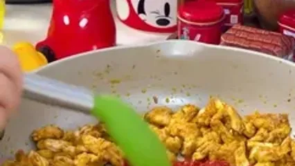 فیلم طرز تهیه ساندویچ مرغ پنیری