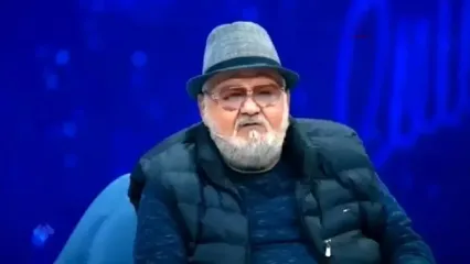 ویدئویی از اکبر عبدی که بین استقلالی‌ها دست به دست می‌شود