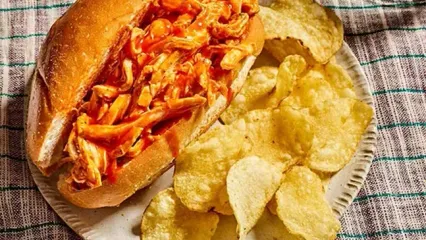 ساندویچ مرغ خانگی با یک ترکیب متفاوت و لذیذ
