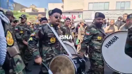 دانشجویان دانشگاه امام علی ارتش در میدان انقلاب