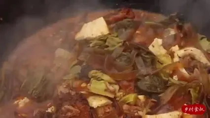 غذای روستایی در چین؛ پخت خورشت با سفره ماهی