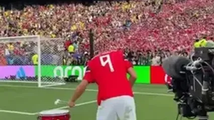 ویدئو: پایکوبی جنون‌آمیز هالند پس از بلعیدن برزیل
