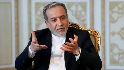 پای مادرِ جواد موگویی به مصاحبه با عراقچی باز شد