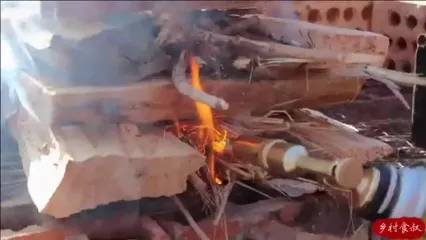 غذای روستایی در چین؛ پخت خوراک با مارماهی، حلزون و ماهی مرکب توسط آشپزی ماهر