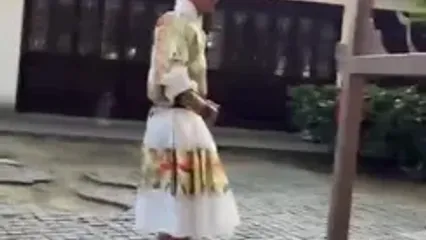 ویدئو: خودنمایی پدری با لباس سنتی در چین