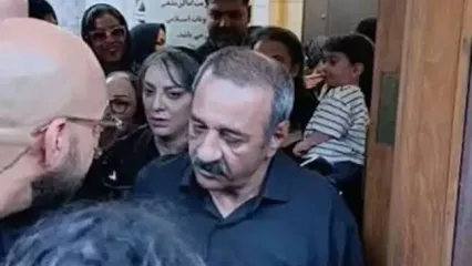 لحظه عصبانیت علی اوسیوند از سلفی‌بگیران در مراسم عبدی