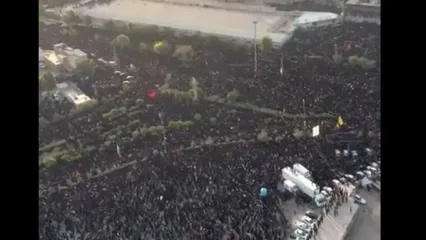 تصاویر هوایی از اقامه نماز بر پیکر رهبر شهید در جمکران