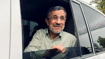 حضور احمدی نژاد در مراسم بزرگداشت رهبر شهید