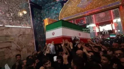 خودروی حمل پیکر رهبر شهید در مسیر پیاده‌روی اربعین