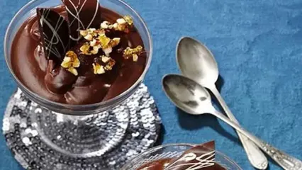 دسر شکلاتی خانگی با طعم شکلات تلخ و قهوه