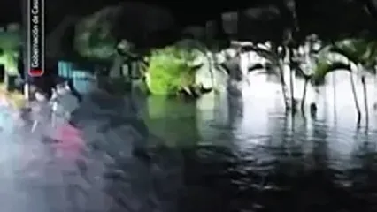 غرق شدن خانه‌ها و خیابان‌های کلمبیا بر اثر سیل